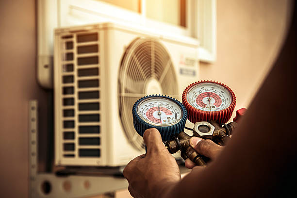 Professional Hvac technician working in Bolingbroke, GA